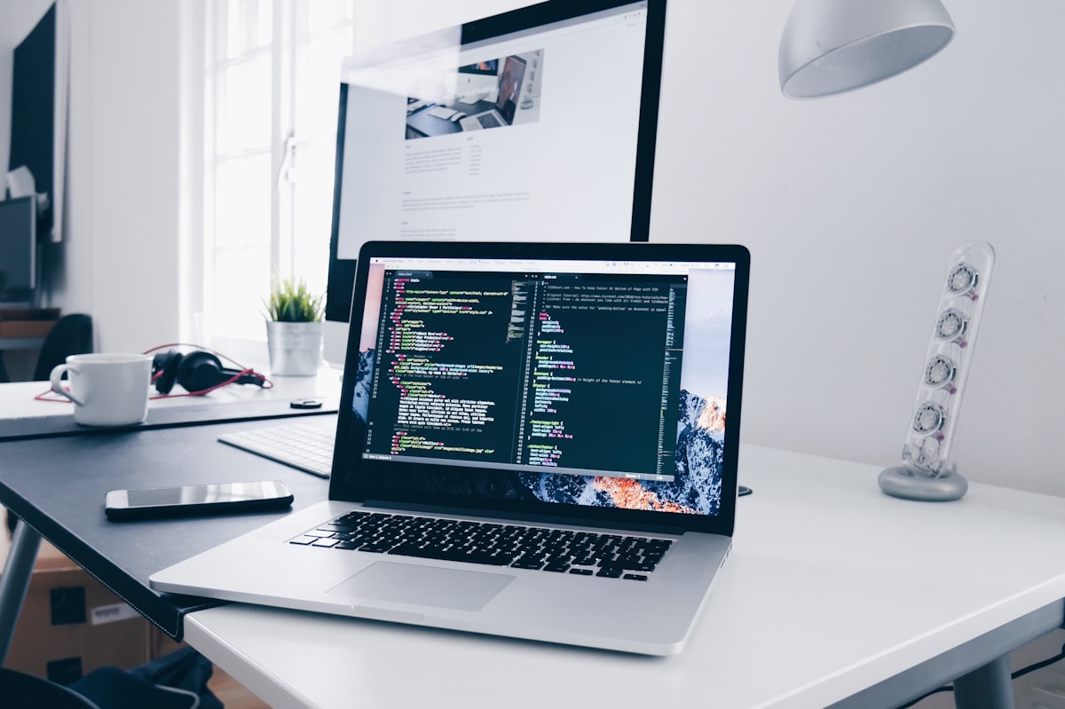 Tại sao việc lựa chọn công cụ thiết kế web lại quan trọng?