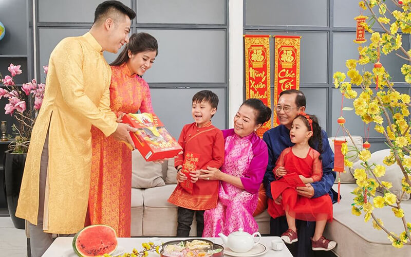 Gợi ý quà Tết cho bố mẹ, ông bà ý nghĩa và thiết thực